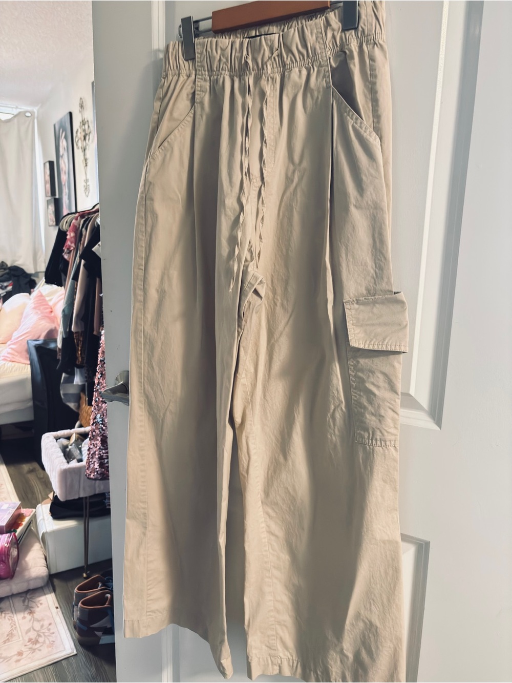 Zara Beige Wide-Leg Cargo Pants - Neutral Baggy Fit